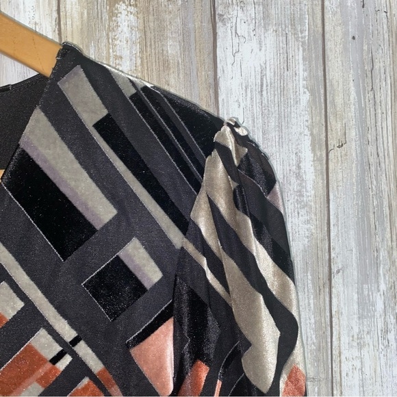 White House Black Market Geo Print Velvet Long Sleeve Blouse - Picture 6 of 8